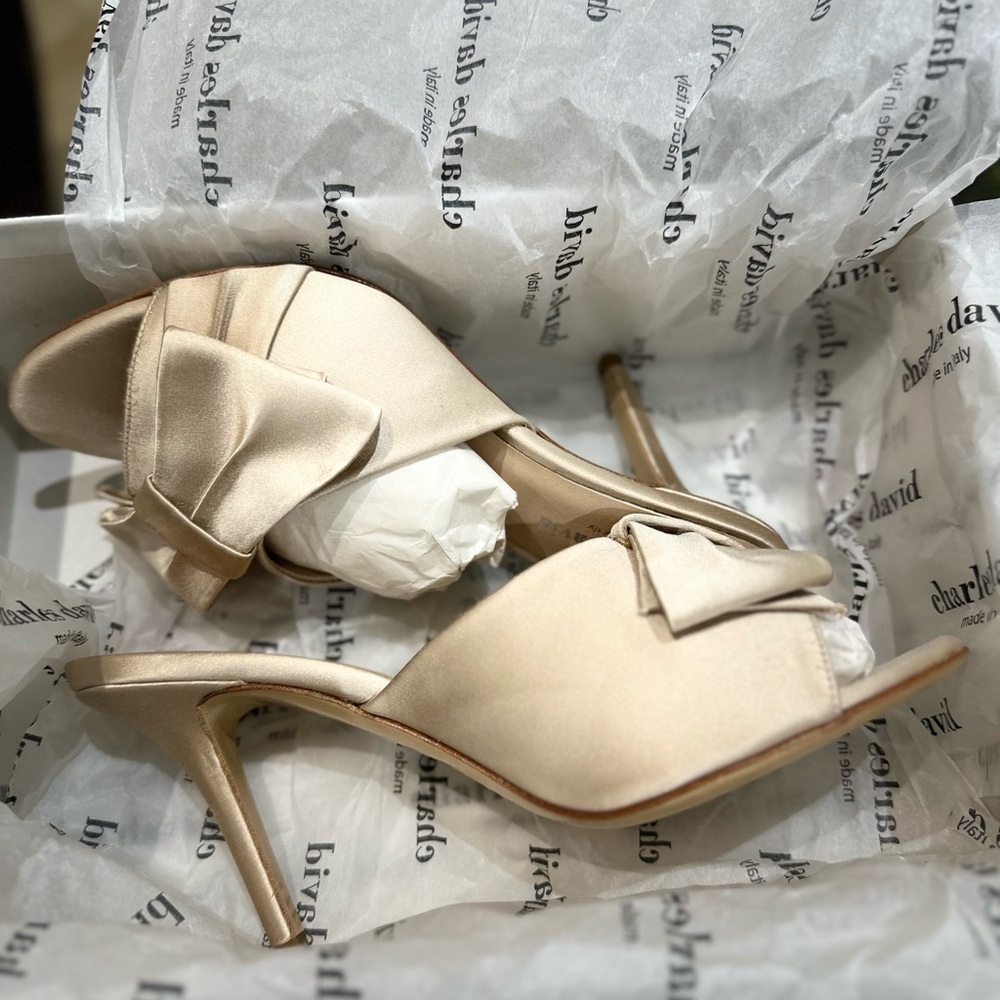 Charles David satin champagne heels NWT Made in Italy - Picture 2 of 6